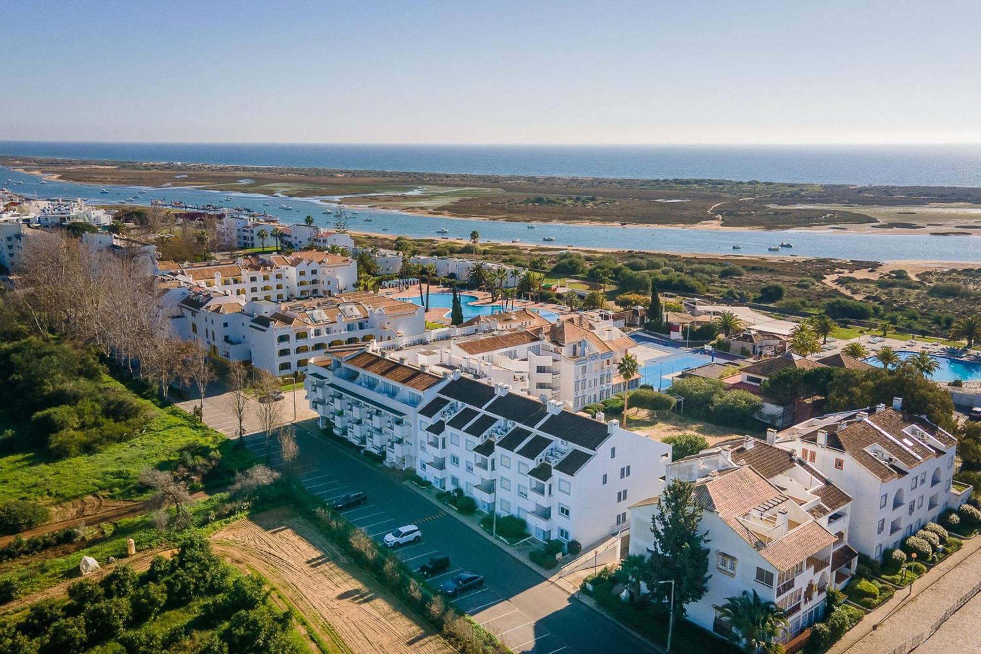Golden 1 Bdr Flat W/ Balcony & Pool By Lovelystay Cabanas De Tavira Ngoại thất bức ảnh
